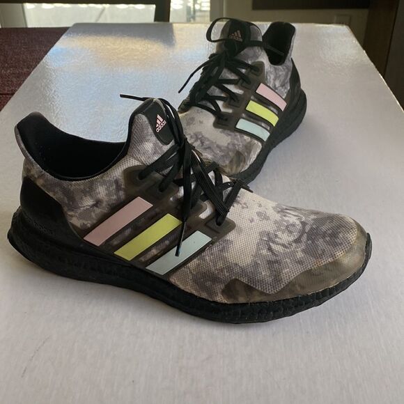 ADIDAS ULTRABOOST Men’s Sneakers Size 10 - Picture 2 of 9